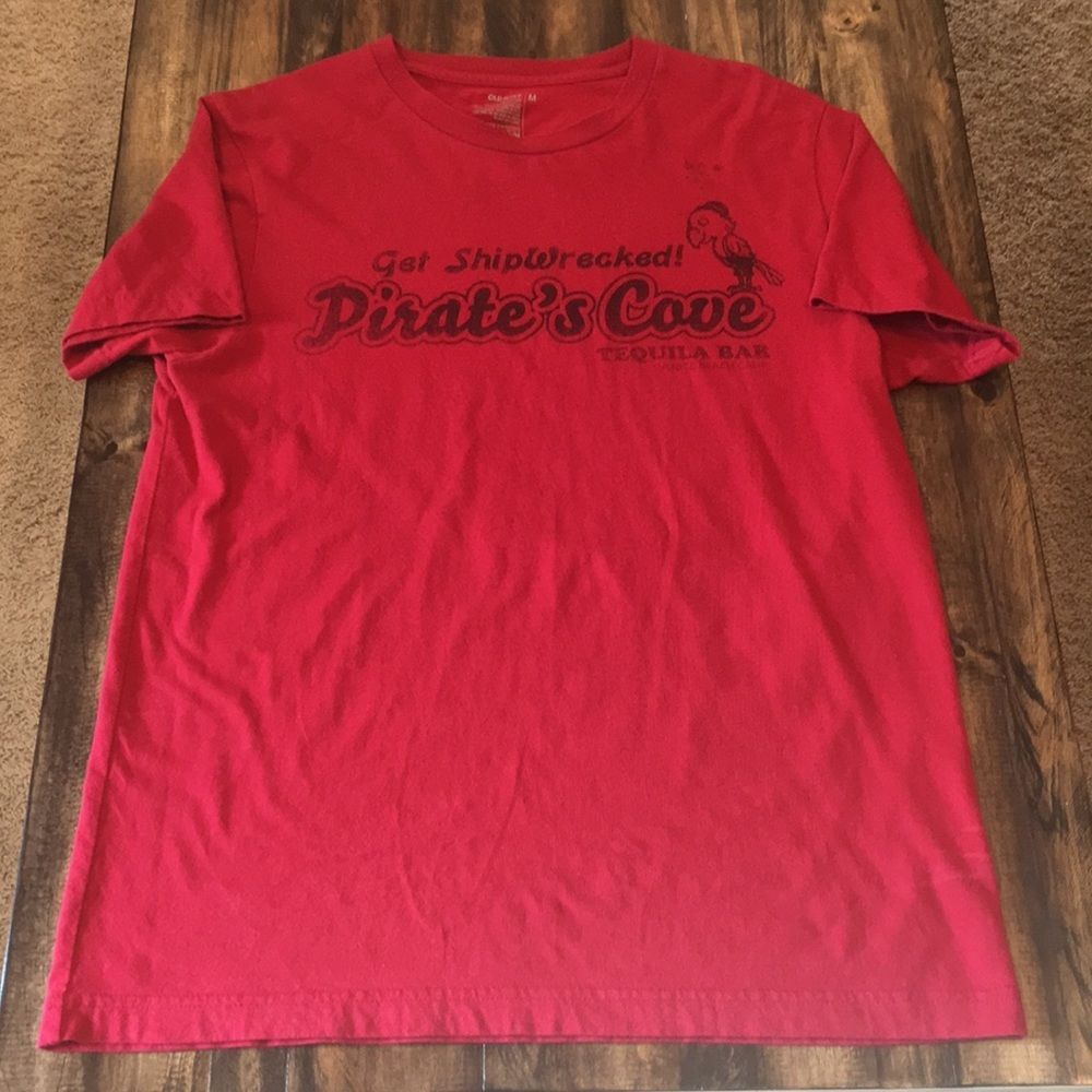 Men’s Medium Get Shipwrecked Pirates Cove Venice Beach Red Graphic T-Shirt